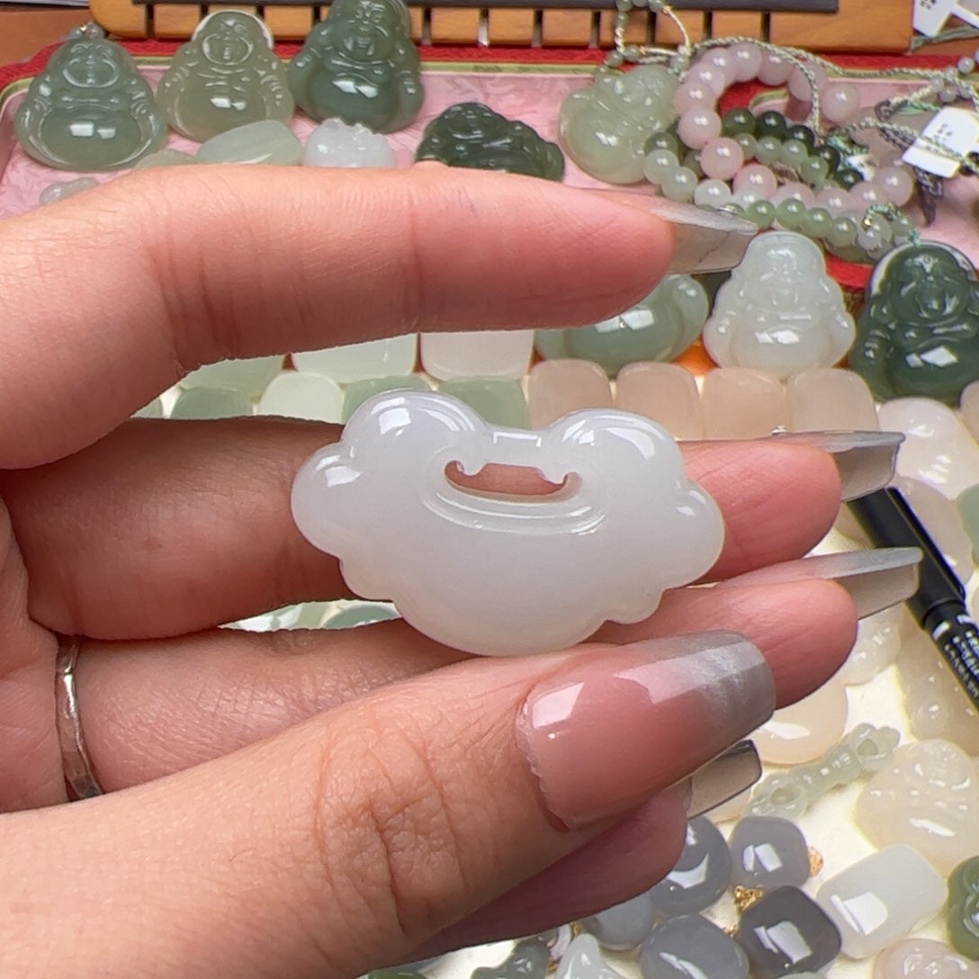 和田玉颈饰未镶嵌程**人