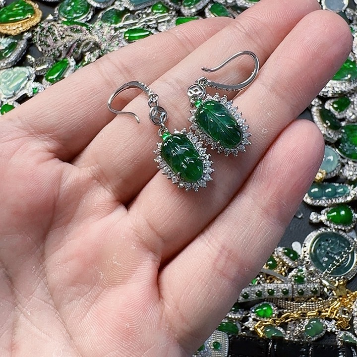 翡翠颈饰未镶嵌天然A货翡翠放漏