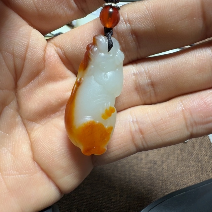 O***e和田玉未镶嵌颈饰