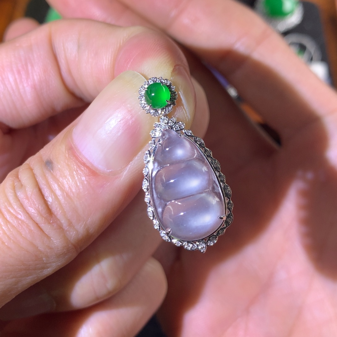 翡翠18K金镶嵌颈饰翡翠