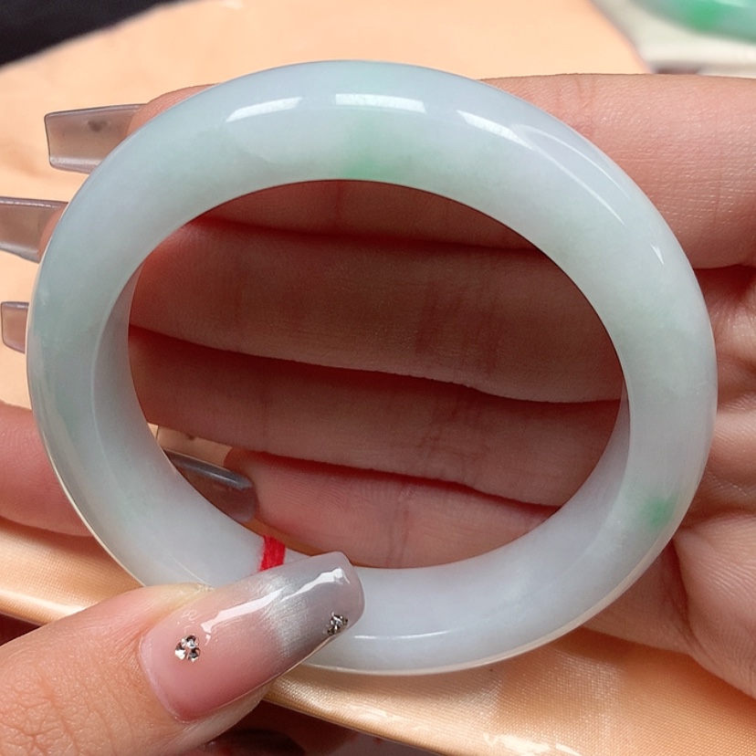 【闪购商品】翡翠手镯未镶嵌52圈