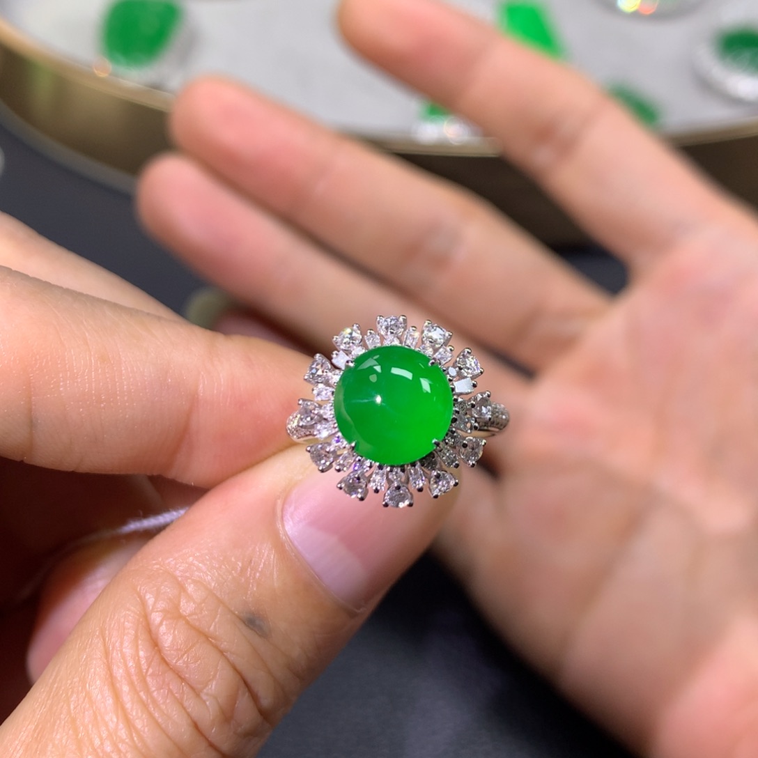 翡翠戒指18K金镶嵌翡翠