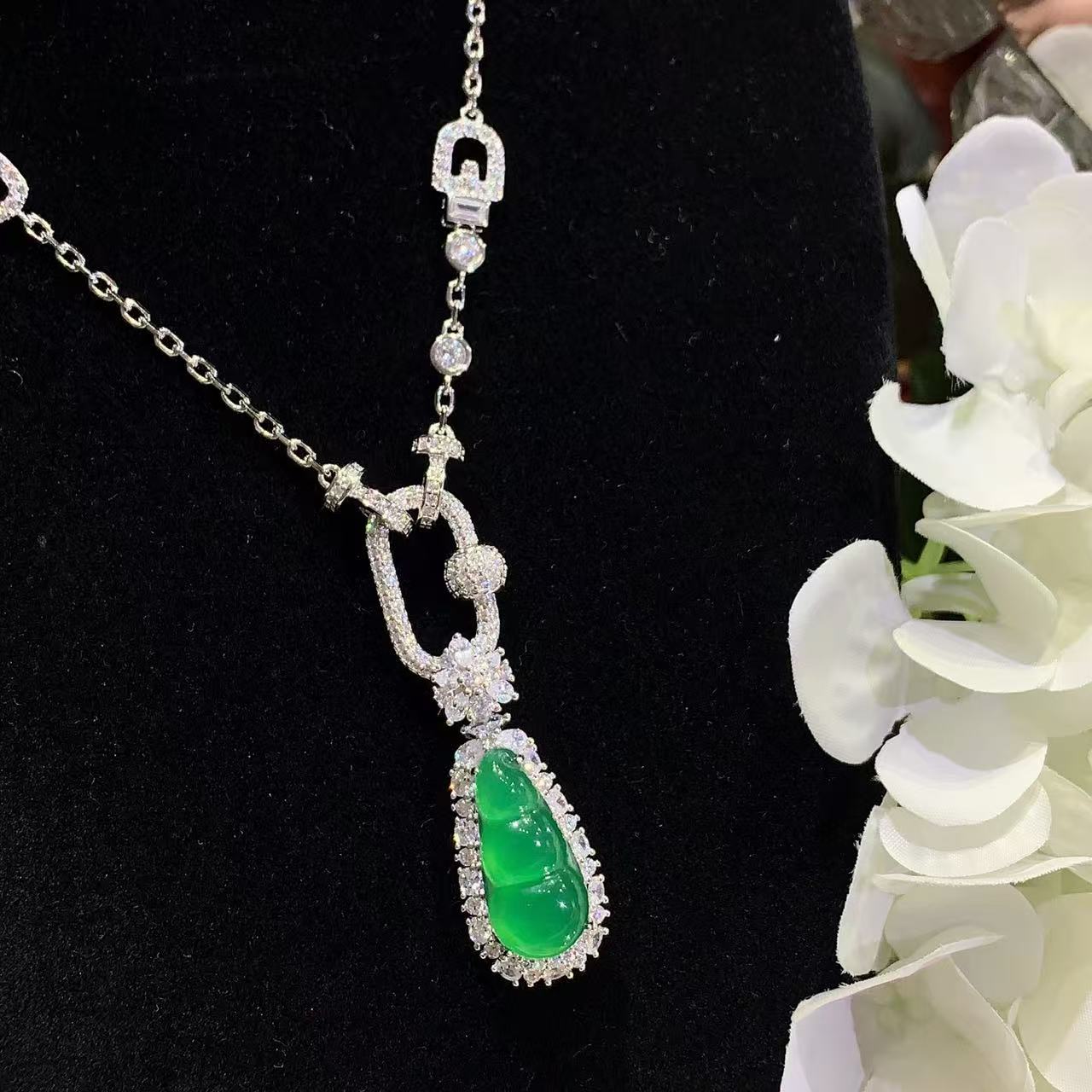 天然绿玉髓福豆吊坠新中式时尚轻奢精美雕刻豆子S925银镶项链挂件