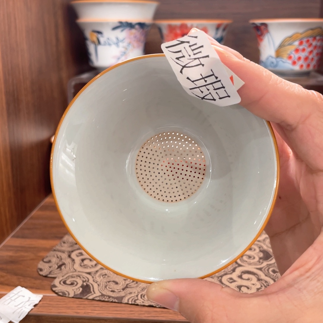 釉下手绘茶具微瑕