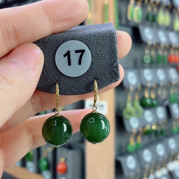 和田玉18K金镶嵌耳饰