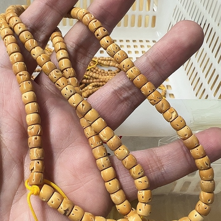 白玉菩提吊坠黄色573