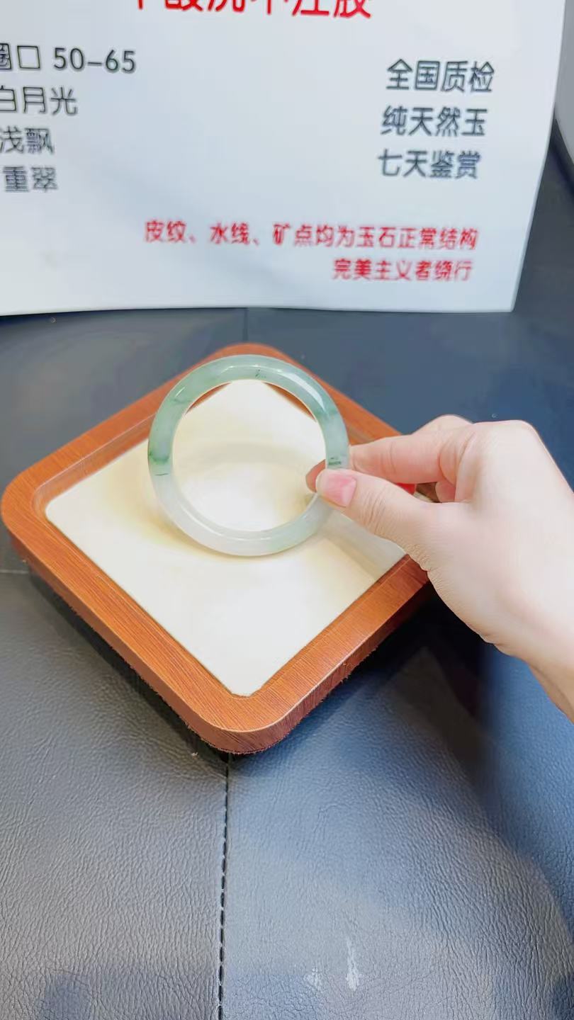 石英质玉80号55-56圈口天山翠玉镯