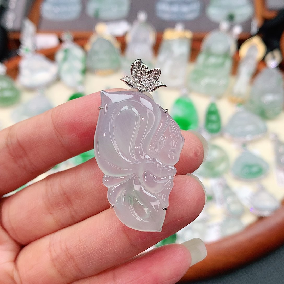 颈饰18K金镶嵌翡翠仙子