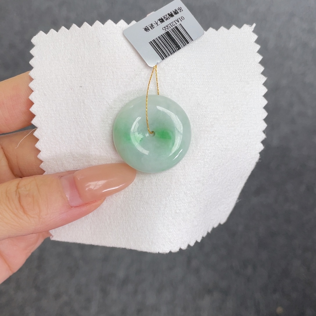 翡翠未镶嵌颈饰平安扣