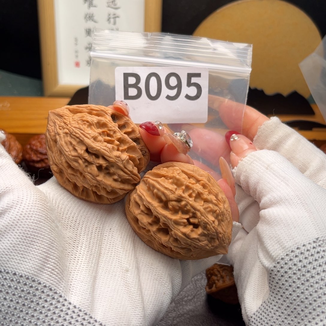 文玩核桃把件42大沽石b 095