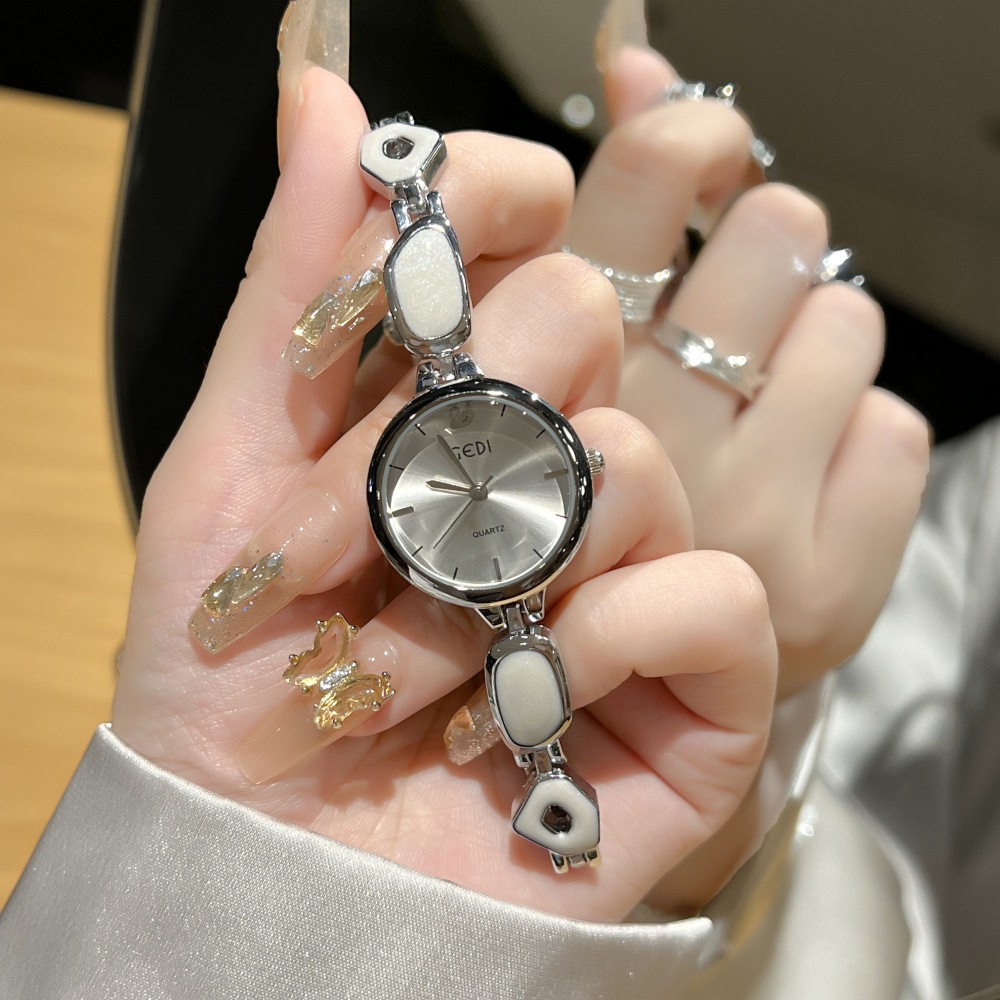 爆款新中式小天鹅手表女ins小众高级感女款时尚防水石英手链腕表