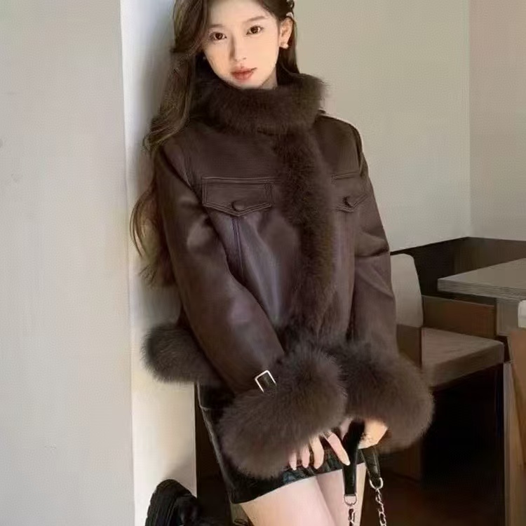 拉夏贝尔小香风外套新款女冬季2025小个子高级感时尚皮毛一体开衫