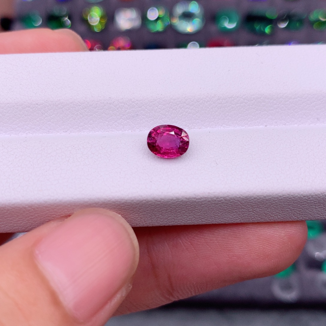 彩色蓝宝石裸石未镶嵌