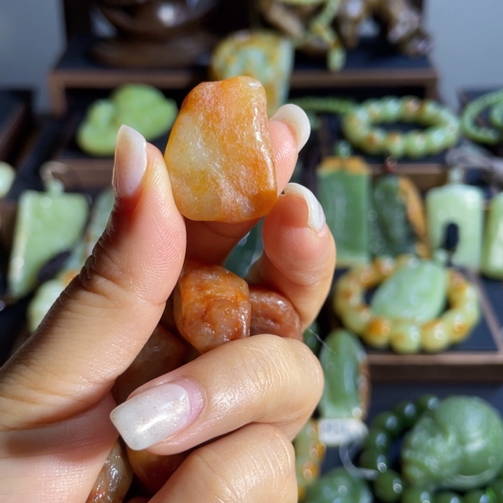 和田玉颈饰未镶嵌宝**个