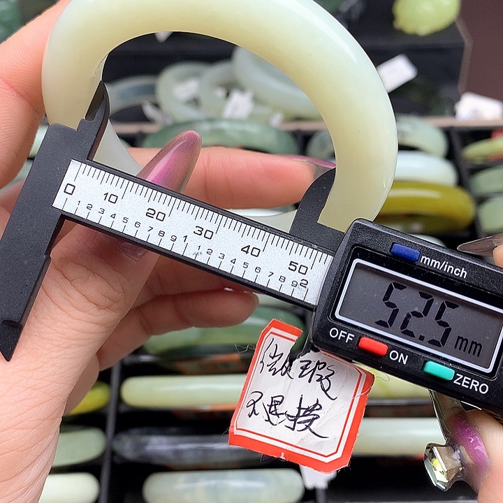 蛇纹石玉手镯未镶嵌582