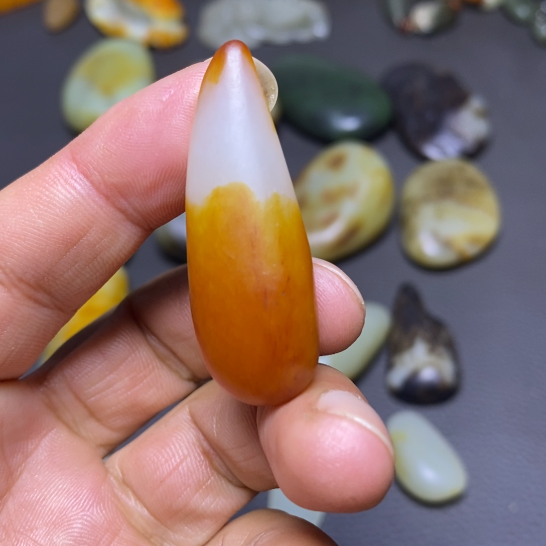 L***i和田玉未镶嵌挂件