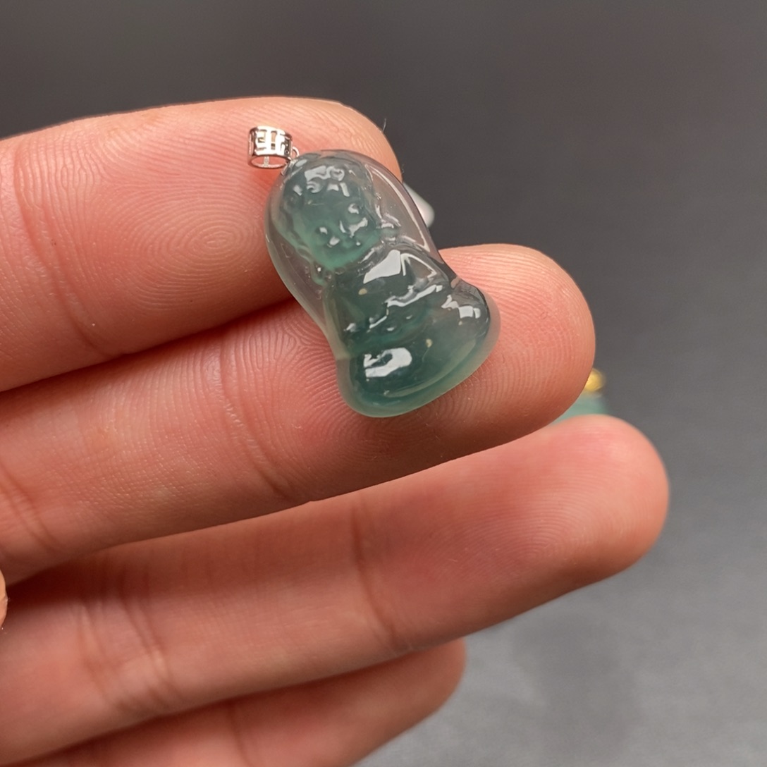 颈饰18K金镶嵌翡翠