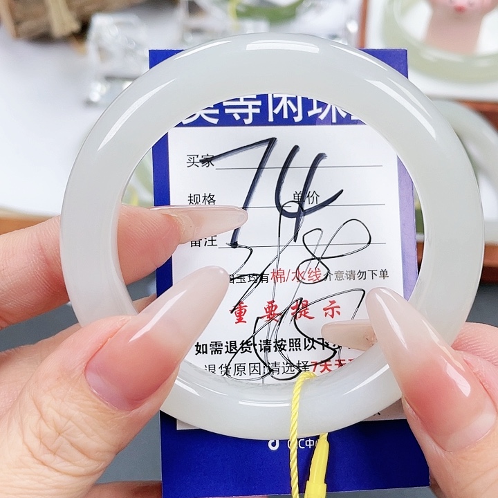 和田玉手镯未镶嵌