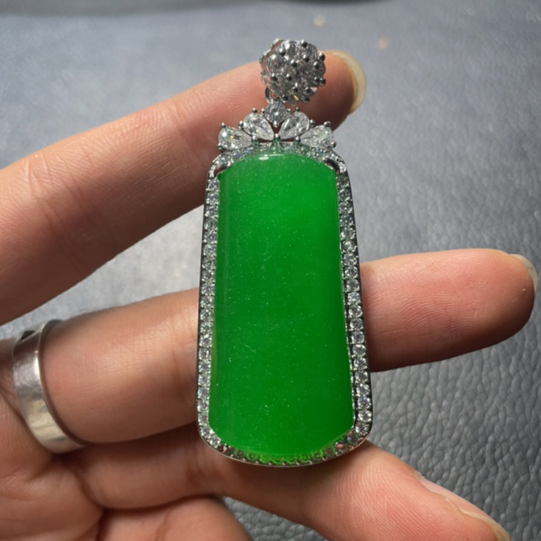   A 18  长方绿无事牌吊坠