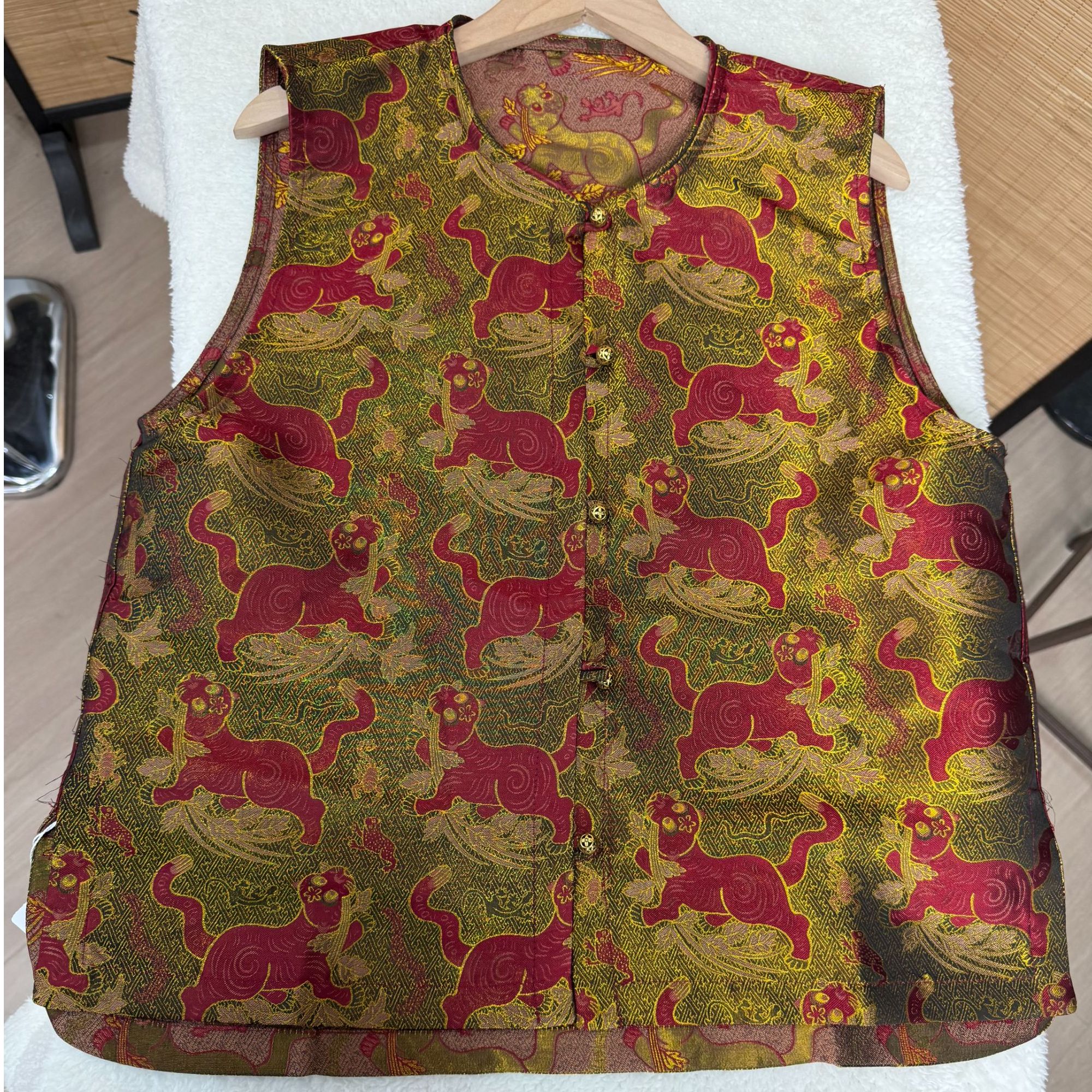 （小虎抱金）子母依提花马甲25407QBFY58039