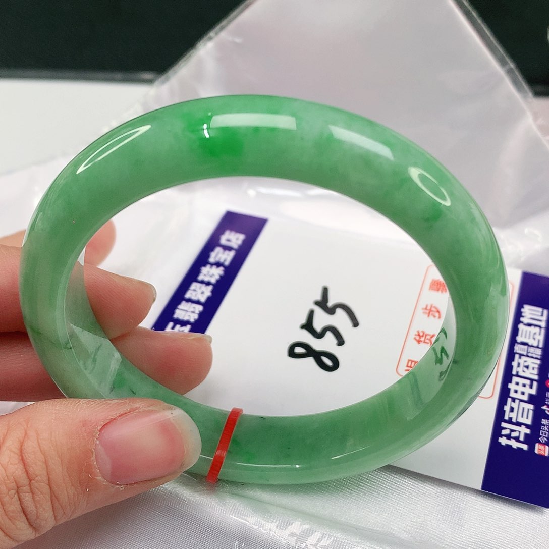 翡翠手镯未镶嵌翡翠