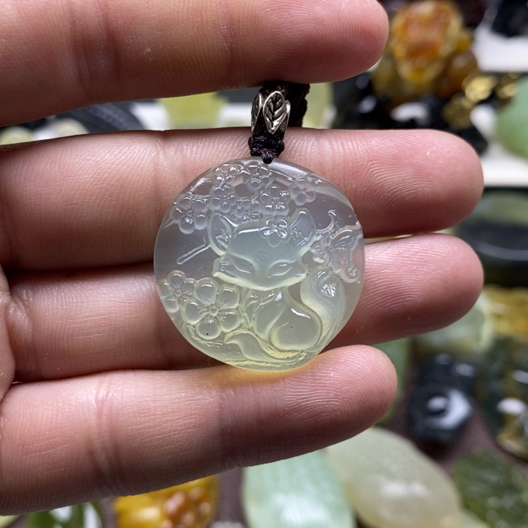 岫玉九尾狐吊坠未镶嵌