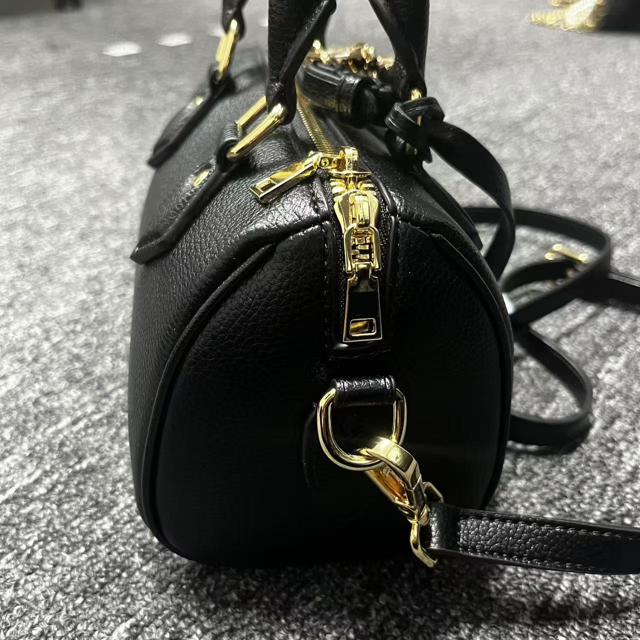 姝宴真皮女包枕头保黑色