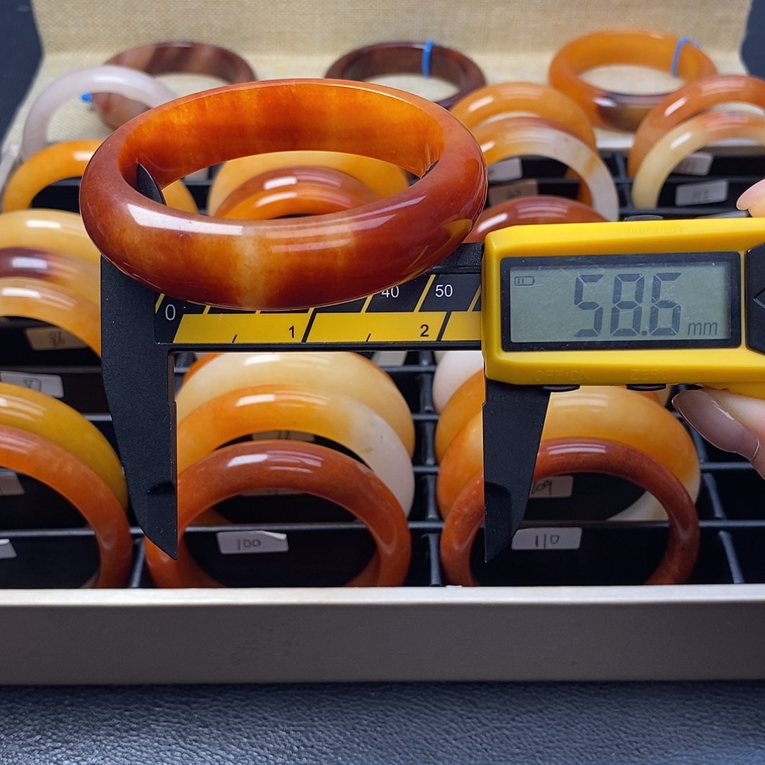 合金石英质玉（黄龙玉）手镯113号