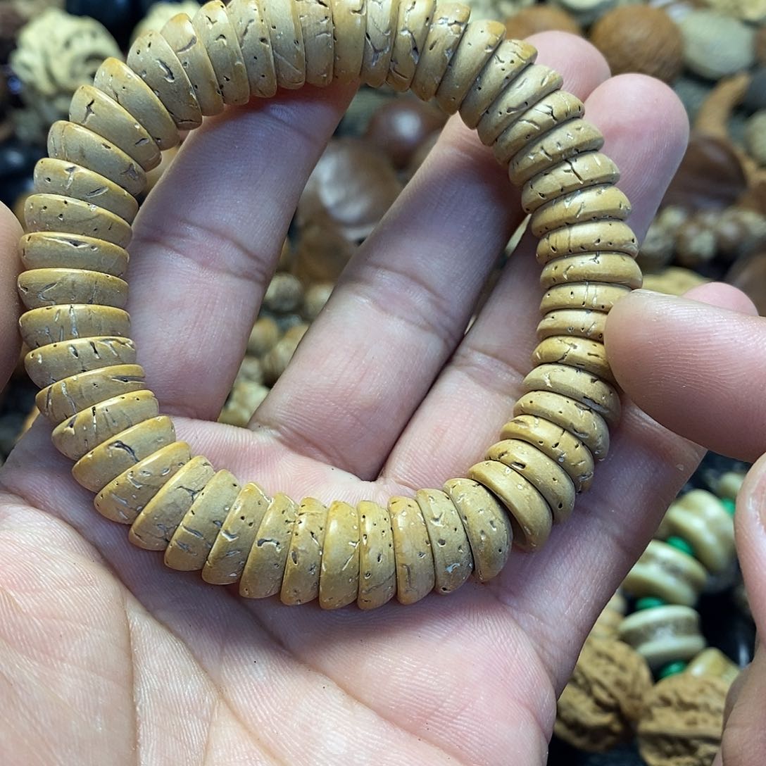 橄榄核吊坠金饭碗桃核手串