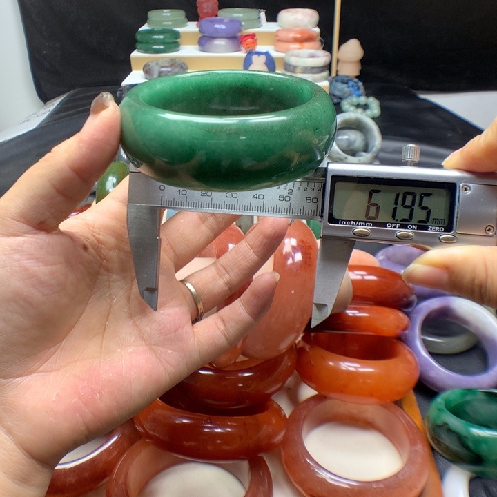 未镶嵌手镯石英质玉