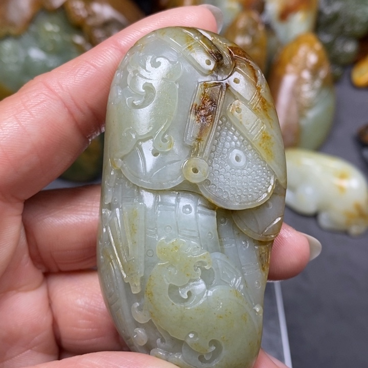 和田玉未镶嵌把件