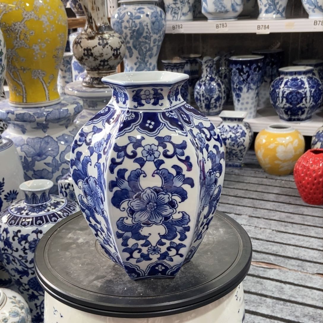 摆件花瓶手绘釉下彩