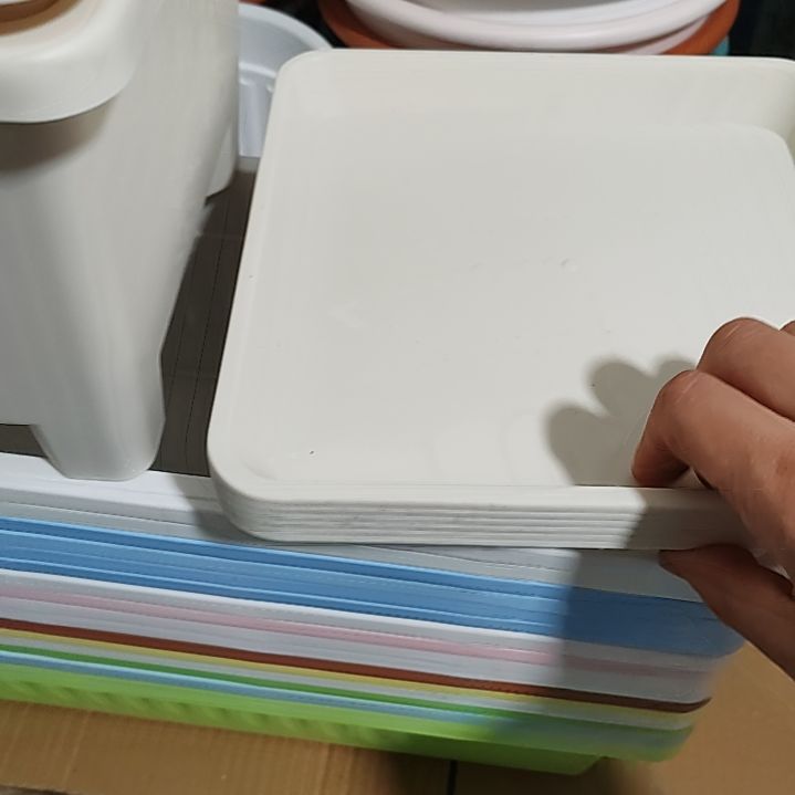 米白色方托盘三个