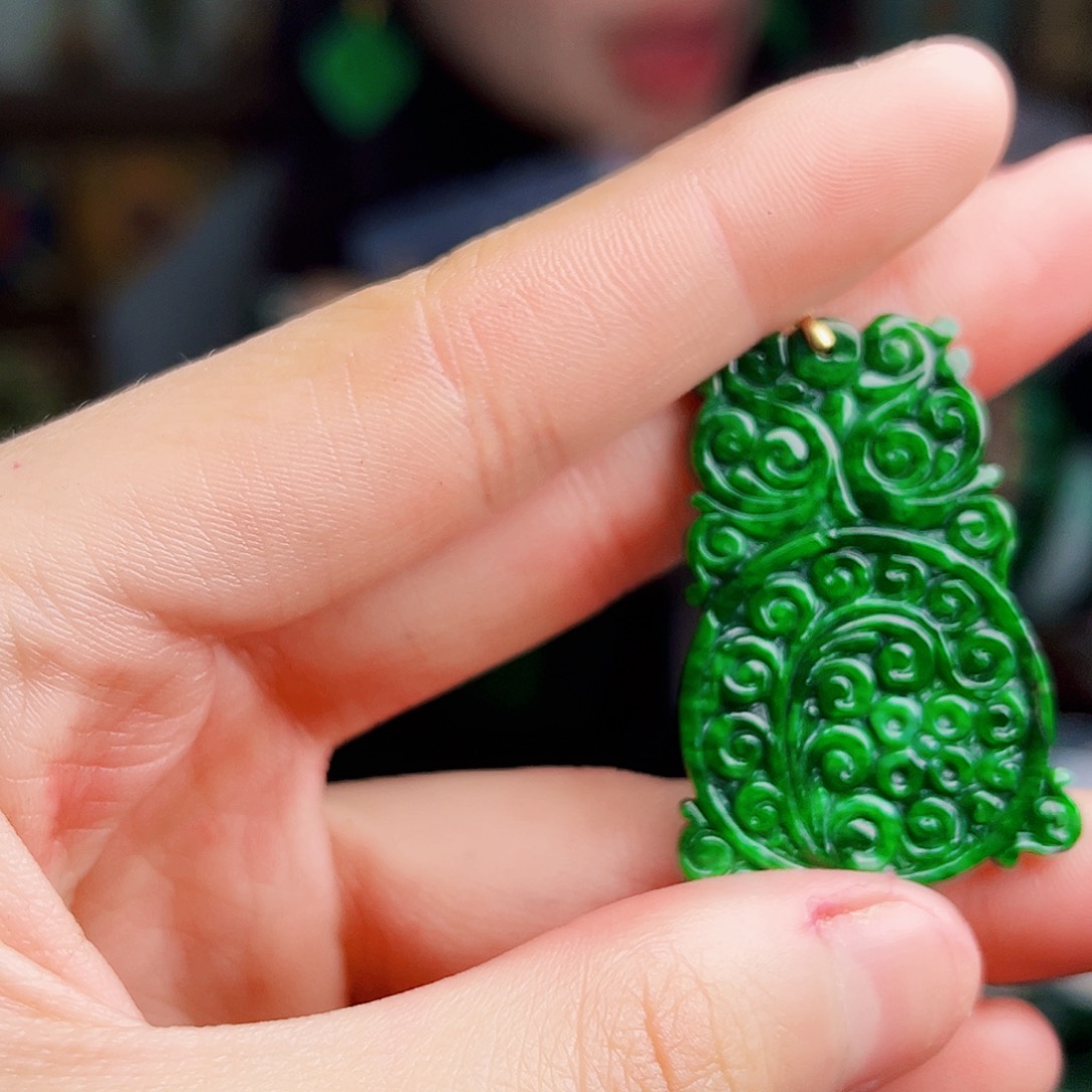 颈饰18K金镶嵌翡翠