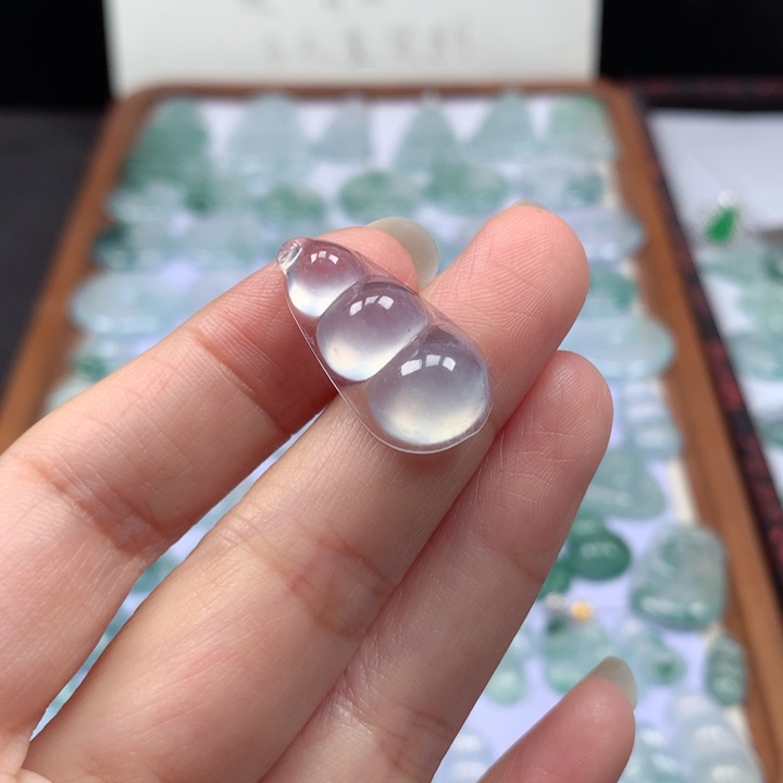 颈饰未镶嵌翡翠高冰福豆