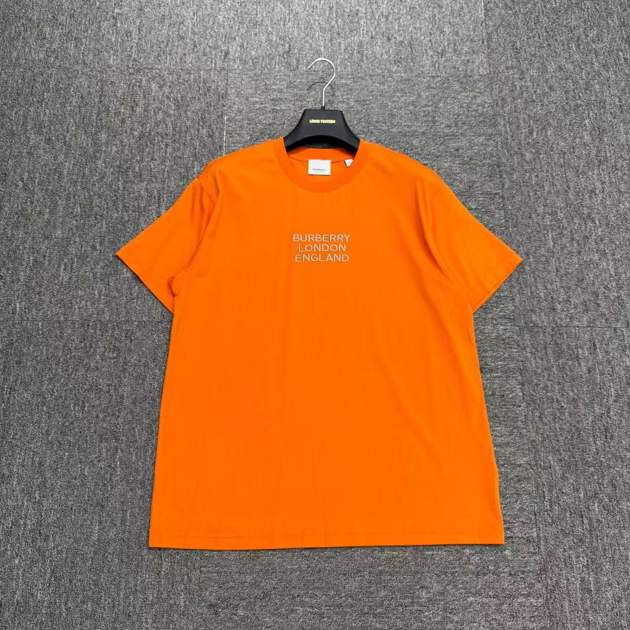 99新 BURBERRY/博柏利 刺绣字母短袖/xs码/编码18588