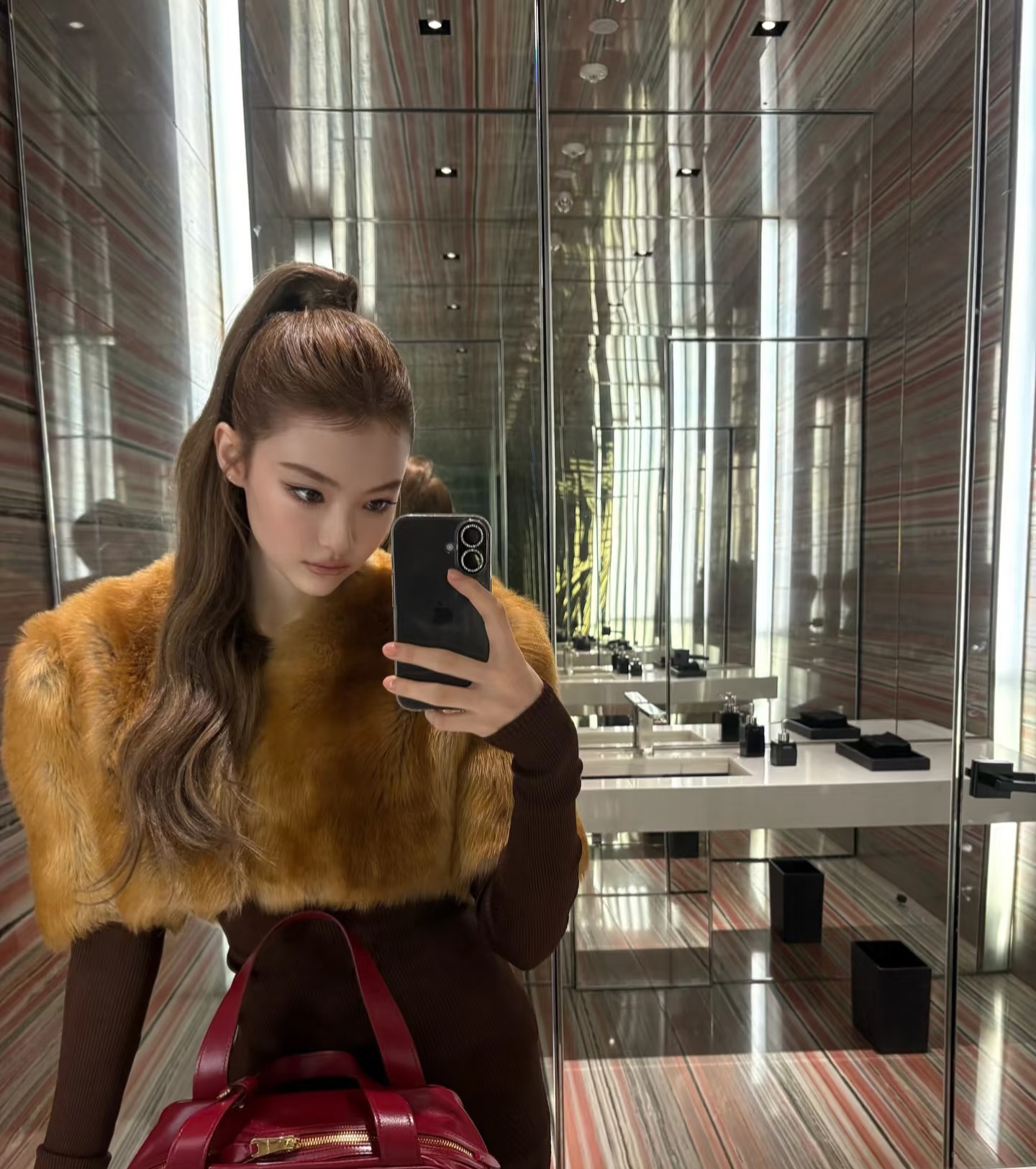 冬季新品千金风小红狐V领短款环保皮草披肩女士高级感短款外套