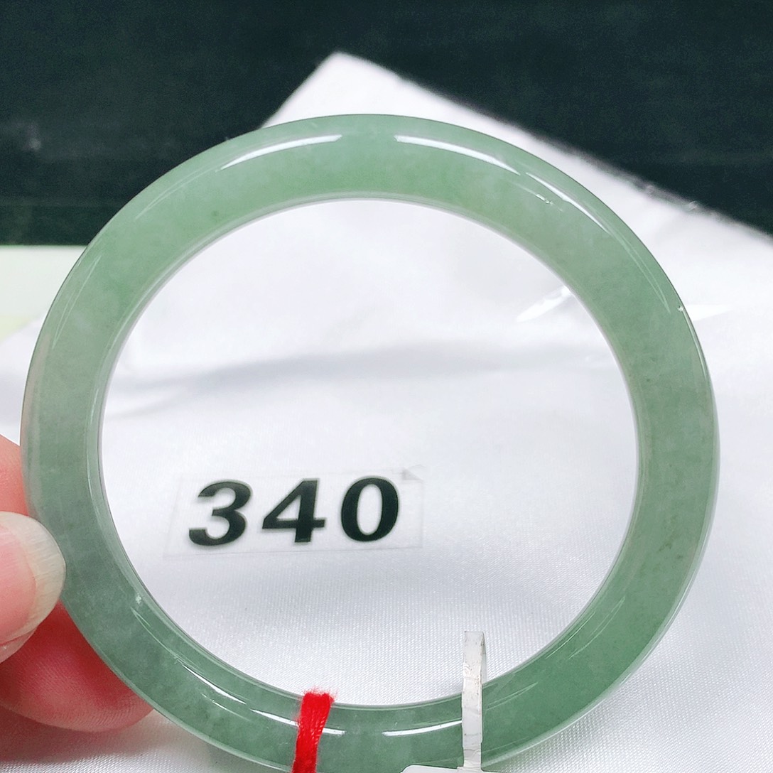 翡翠未镶嵌手镯（圆镯）27 号翡翠手镯