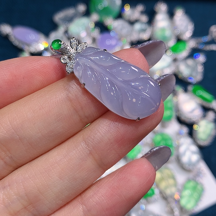 翡翠颈饰18K金镶嵌叶子