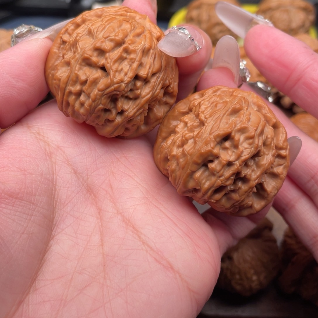 文玩核桃吊坠全品，红皮延庆白狮子39.5