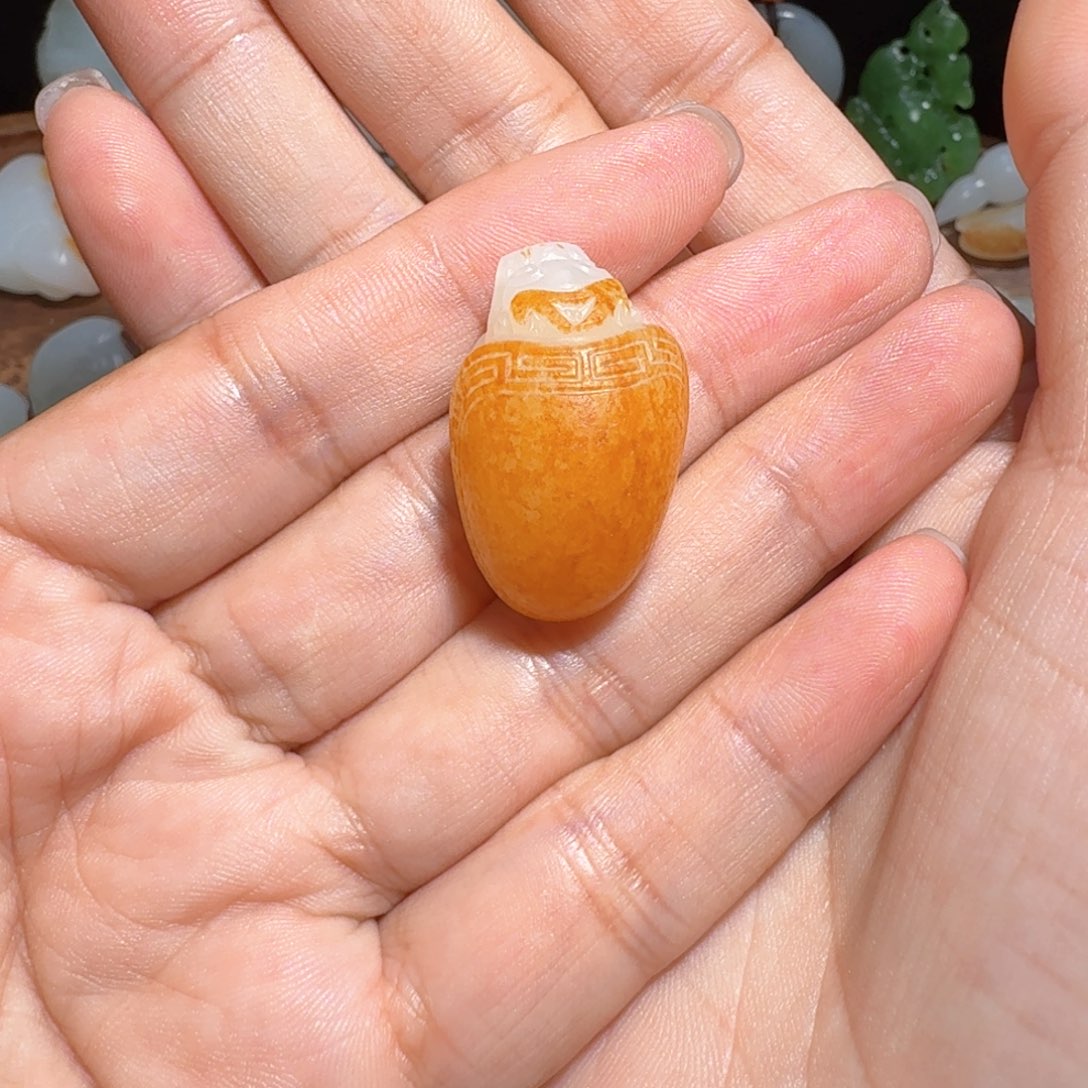 潇***生和田玉未镶嵌颈饰