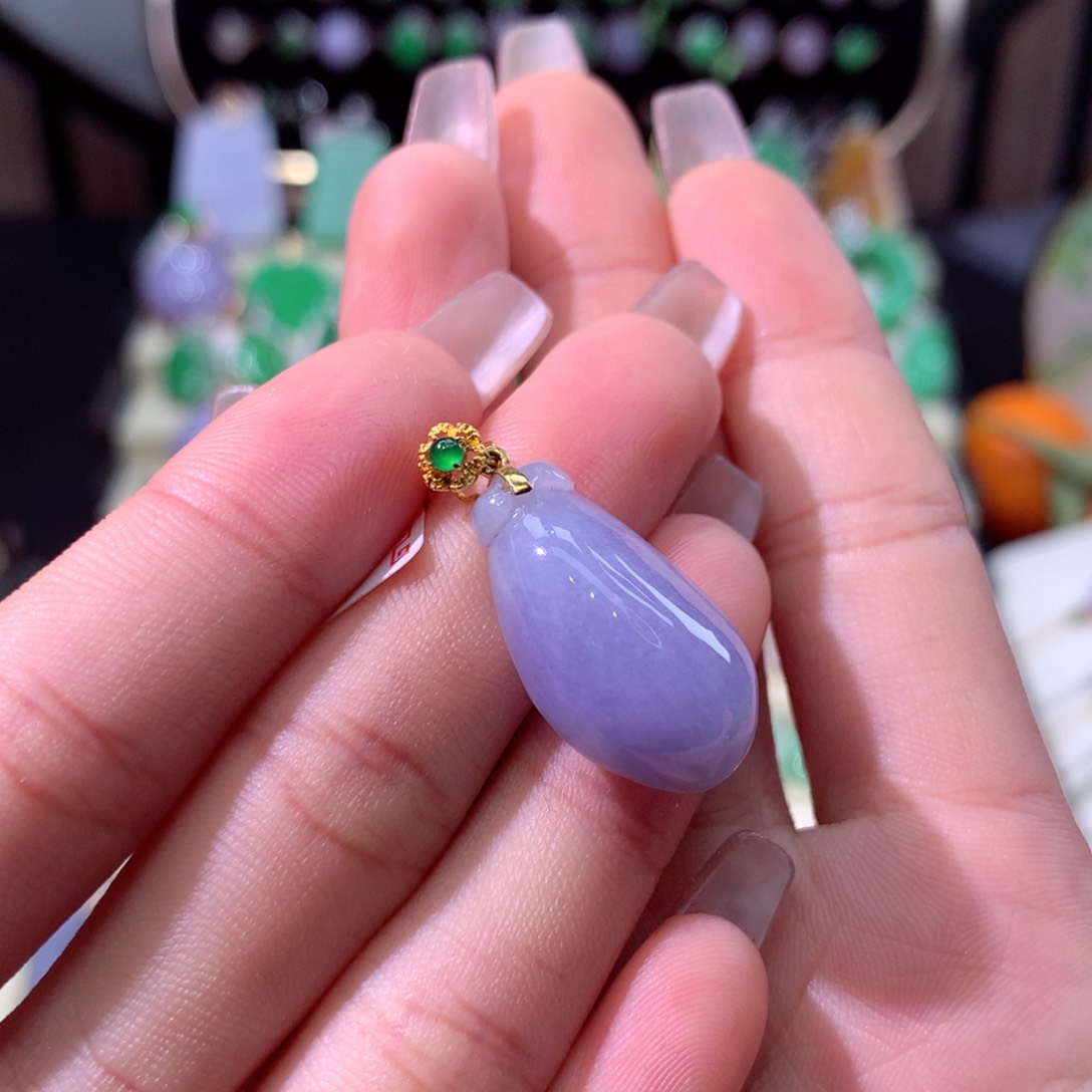 翡翠颈饰18K金镶嵌翡翠