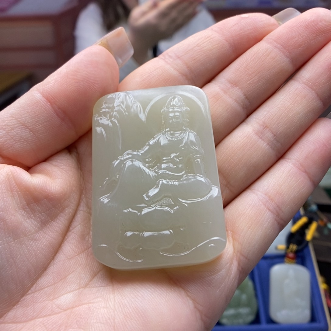 和田玉颈饰未镶嵌花**香