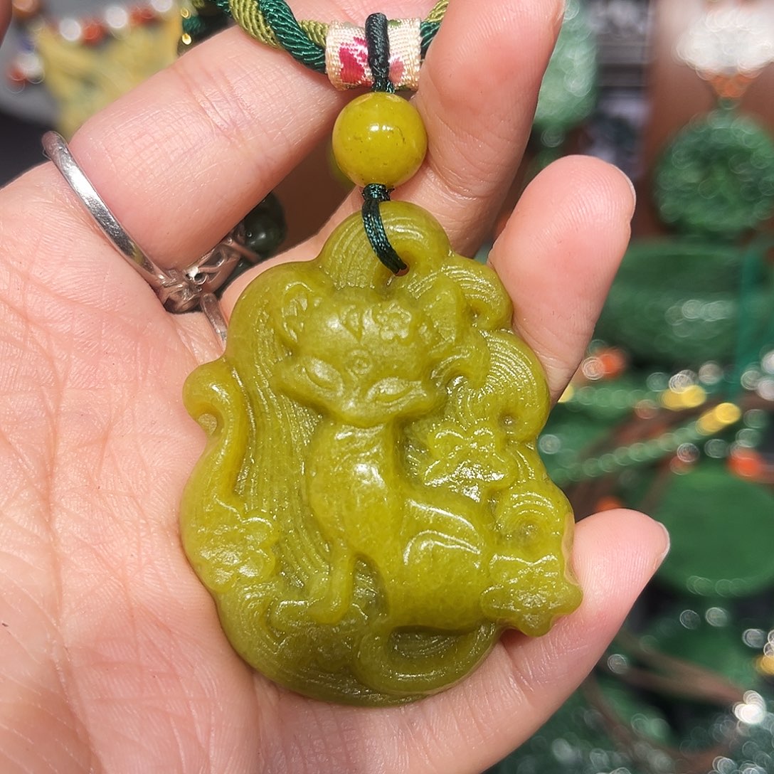 颈饰未镶嵌和田玉（糖玉）