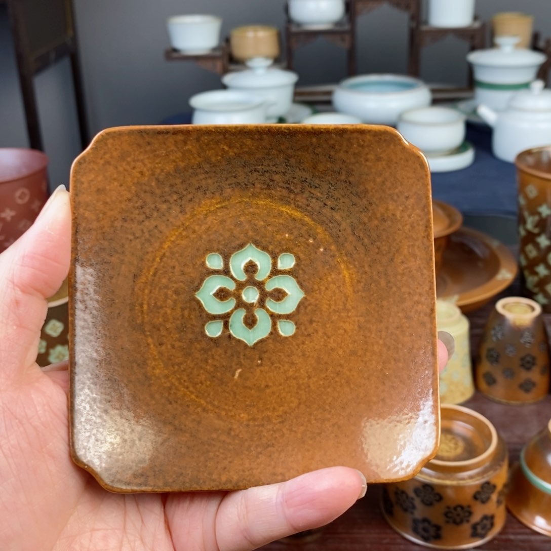 朱砂胎草木灰宝相花纹杯垫 微瑕 