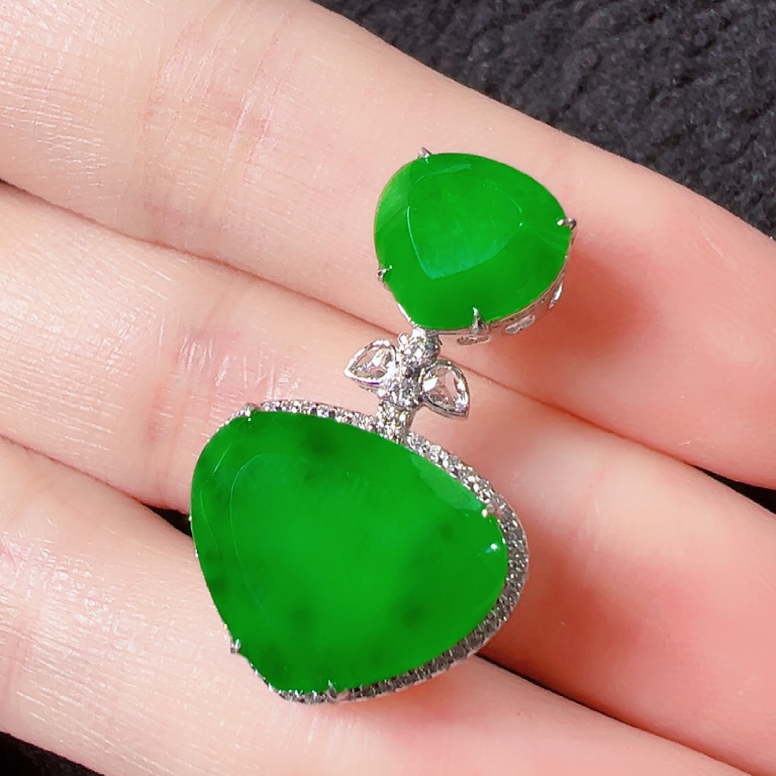 翡翠18K金镶嵌颈饰签收后24小时鉴赏期，过时不退