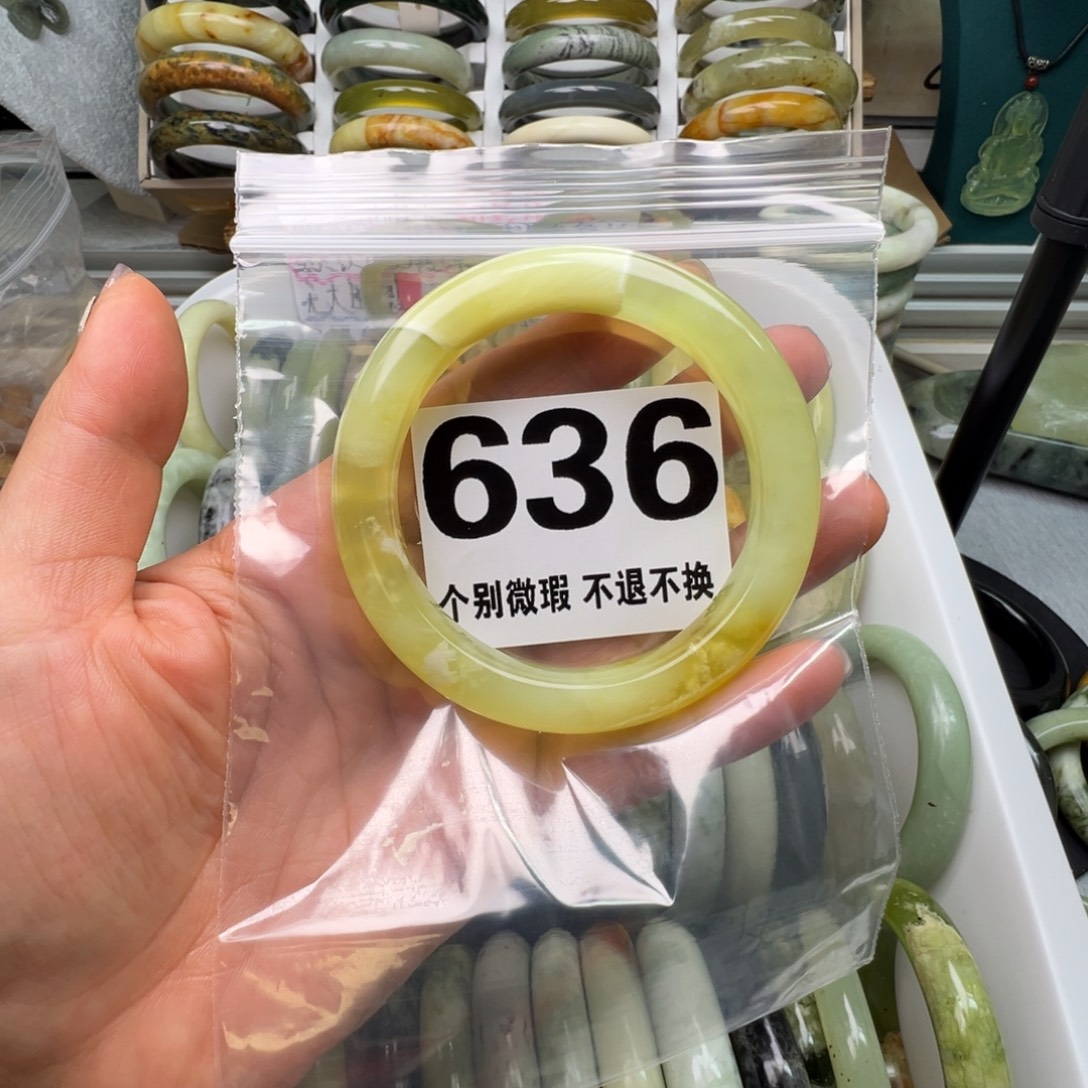 柒***月蛇纹石玉未镶嵌手镯636