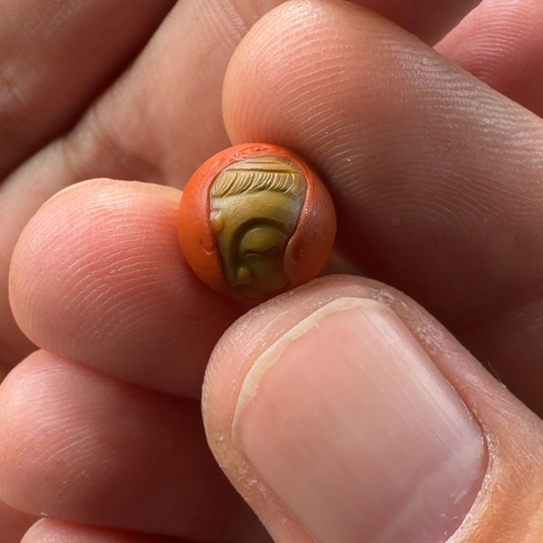 南红玛瑙包浆雕雕刻残面10.6mm未镶嵌