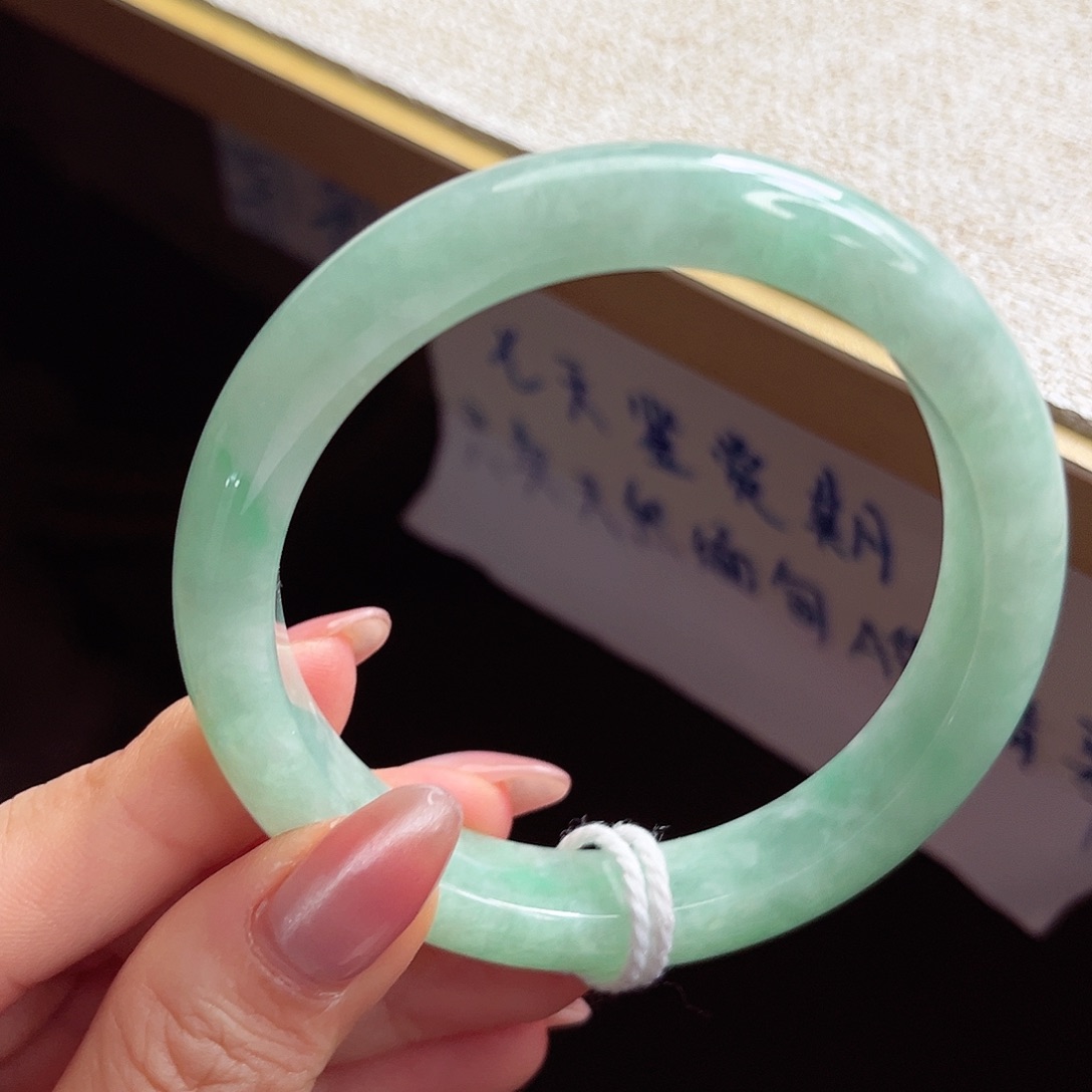 翡翠未镶嵌手镯手镯