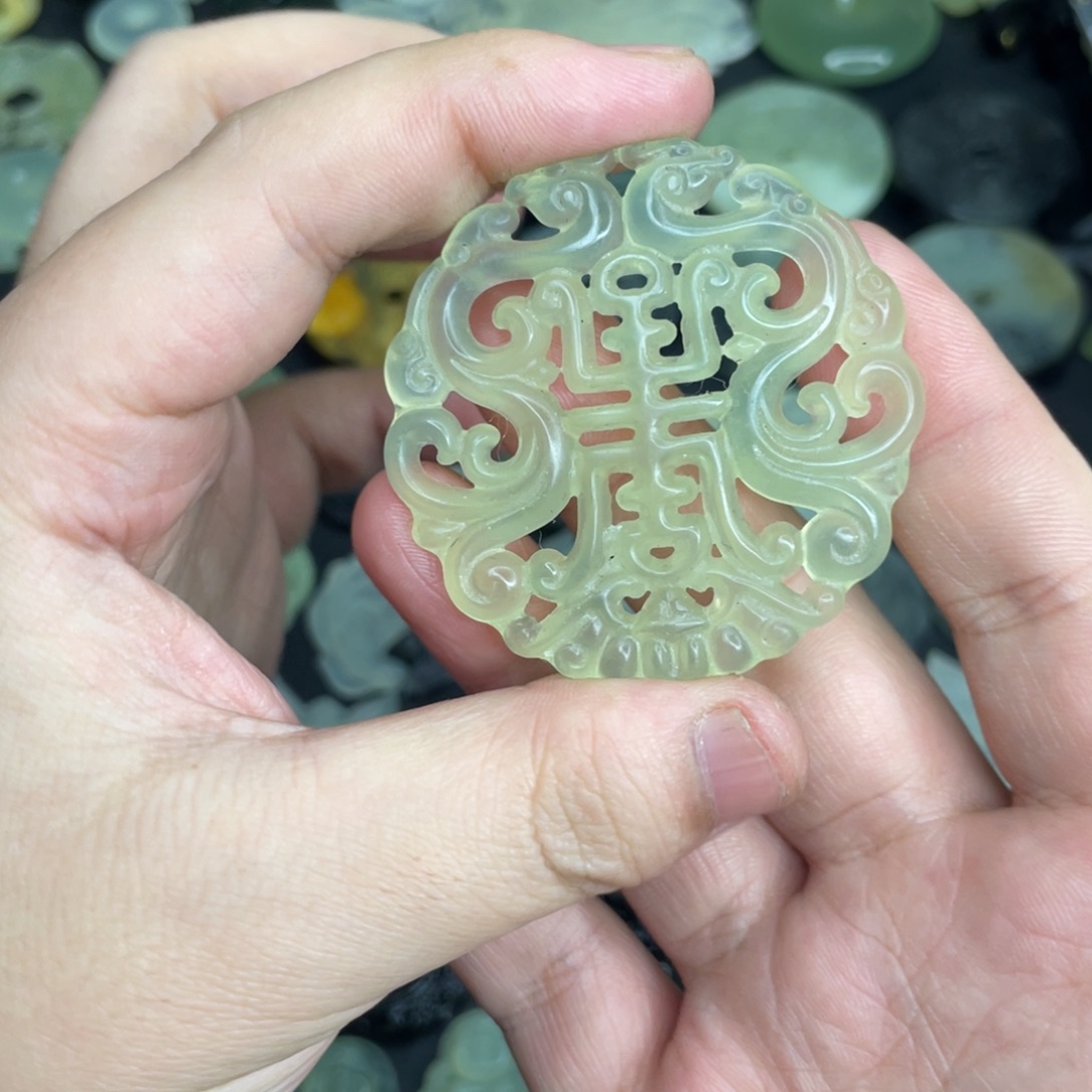 岫玉未镶嵌颈饰福寿